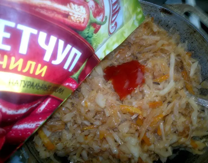 Тушёная капуста с сардельками, "махеевъ", россия: шаг 8