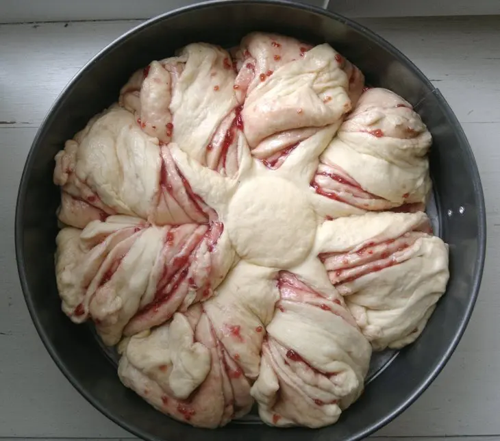 Булка "праздничная" с джемом, "махеевъ", россия: шаг 12