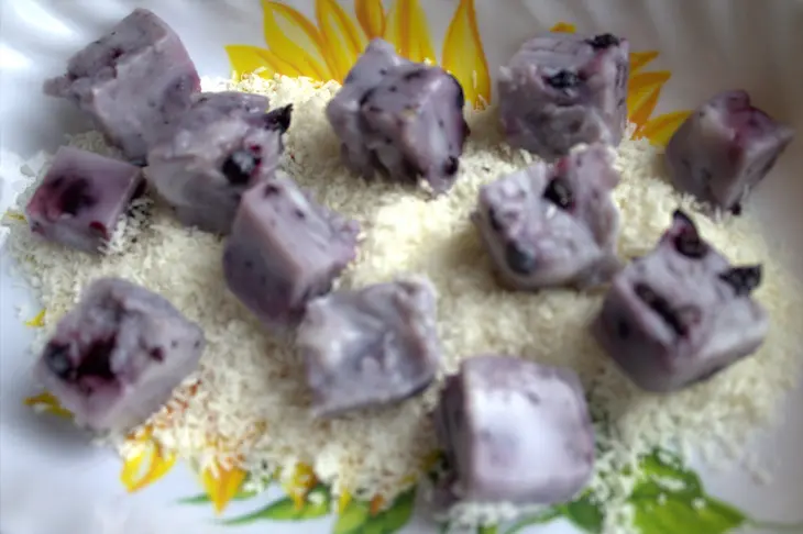Десерт "нежные кубики с джемом "махеевъ", россия: шаг 8