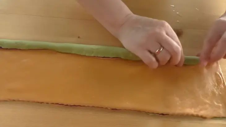 Вареники из цветного теста с любимой начинкой: шаг 5