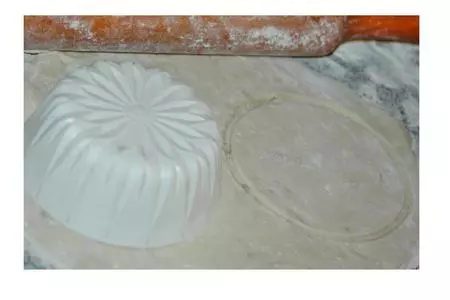Французские яблочные галеты с карамельным соусом и коричным мороженым.: шаг 3