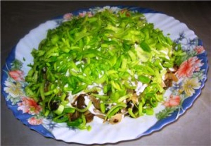 Слоёный салат "подсолнух": шаг 4