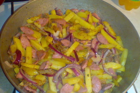 Жаренная картошечка на сале со шпикачками: шаг 8