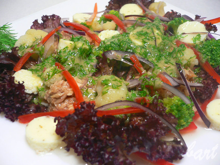 Салат с тунцом, брокколи и омлетом.: шаг 3