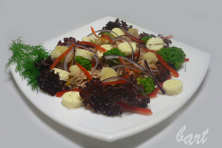 Салат с тунцом, брокколи и омлетом.: шаг 4