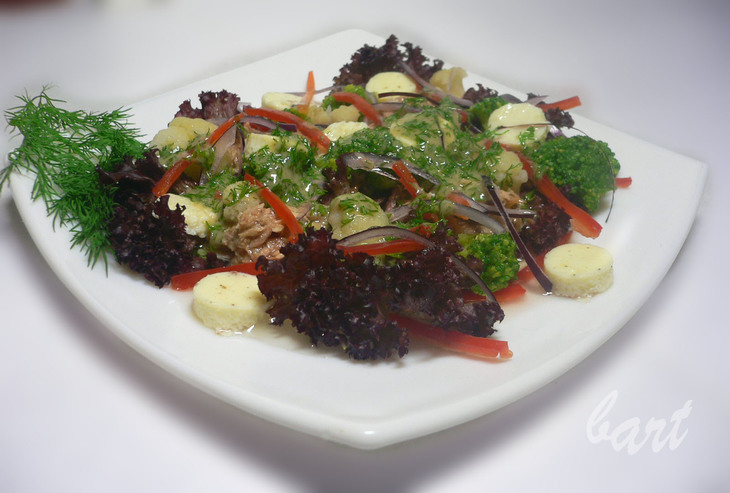 Салат с тунцом, брокколи и омлетом.: шаг 5