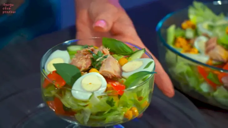 Салат с тунцом и кукурузой: шаг 10