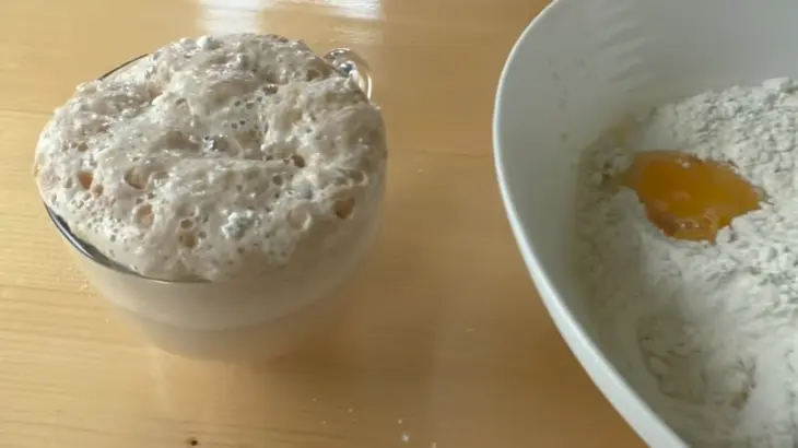 Пирожки с луком и яйцом по-новому: шаг 1