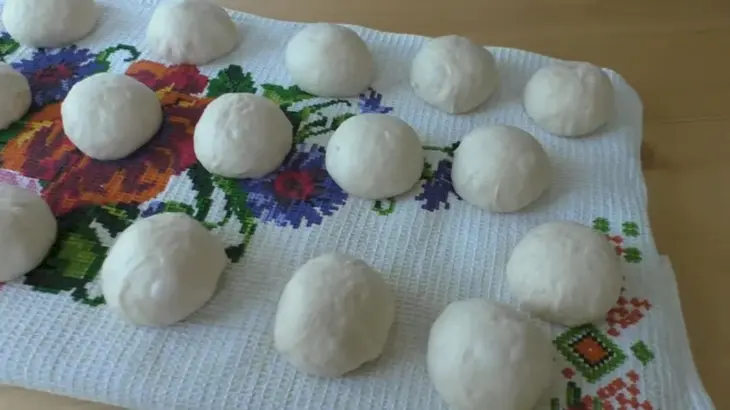 Пирожки с луком и яйцом по-новому: шаг 3
