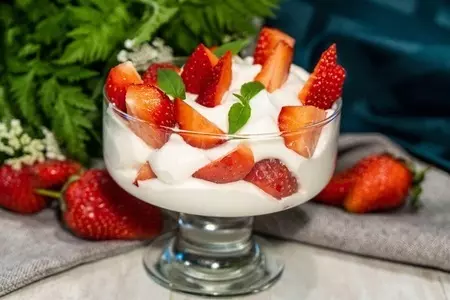 Клубника со сливками на праздничный стол: шаг 9