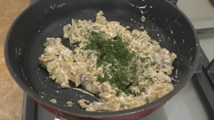 Завтрак с яйцом и грибами: шаг 2