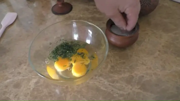 Завтрак с яйцом и грибами: шаг 3