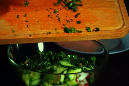 Салат из редиса, моркови и огурца с кукурузой: шаг 3