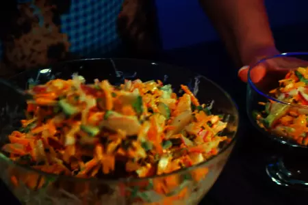 Салат из редиса, моркови и огурца с кукурузой: шаг 8