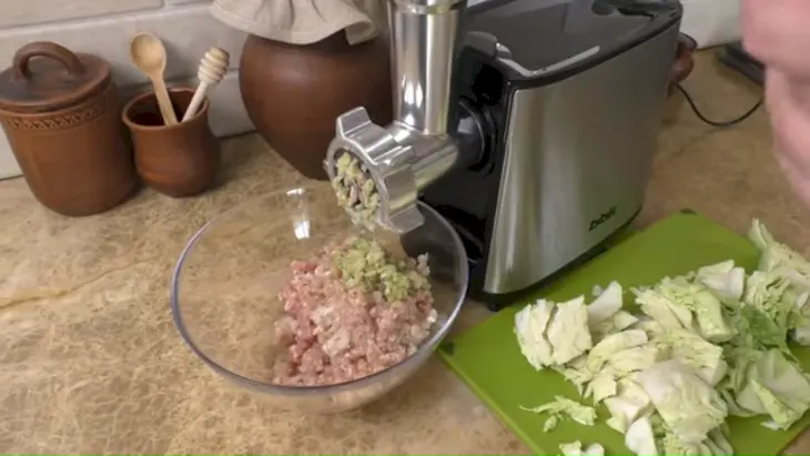 Бюджетные котлеты, почти без мяса: шаг 2
