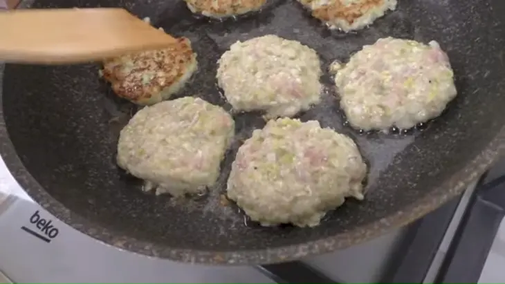 Бюджетные котлеты, почти без мяса: шаг 4