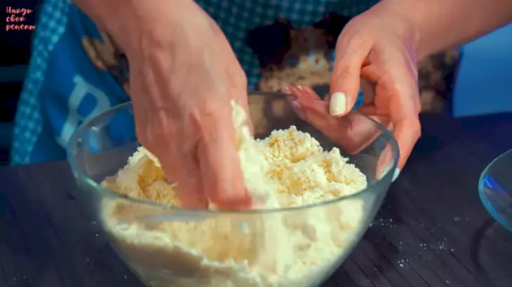 Песочный пирог с клубникой по-домашнему: шаг 2
