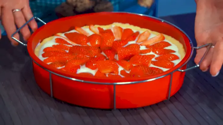 Песочный пирог с клубникой по-домашнему: шаг 8