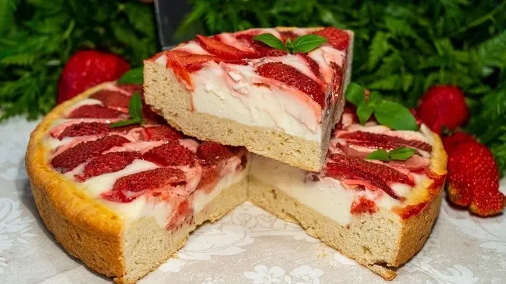 Песочный пирог с клубникой по-домашнему: шаг 9