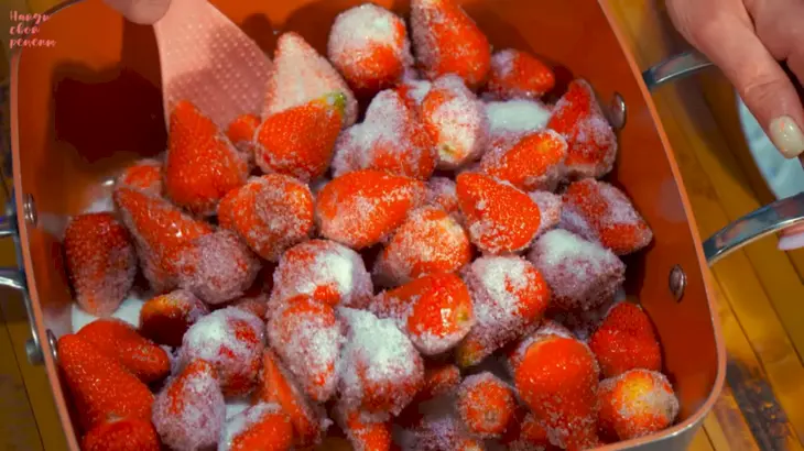 Варенье из клубники в собственном соку: шаг 3