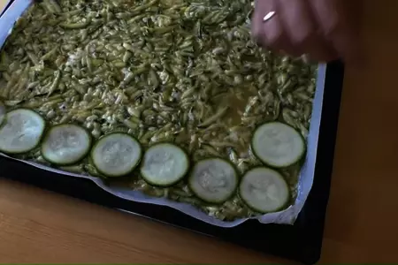 Закусочный рулет из кабачка и ряженки: шаг 3