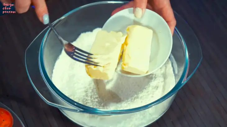 Песочный пирог с творогом и свежими абрикосами: шаг 1