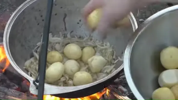 Рагу - шашлык в казане: шаг 2