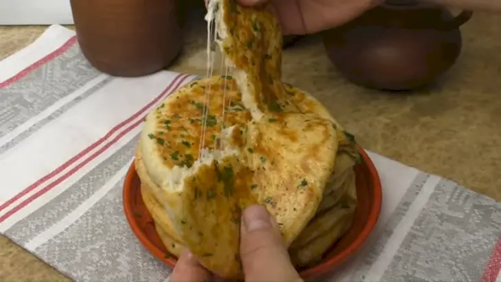 Лепешки с сыром и зеленью: шаг 6