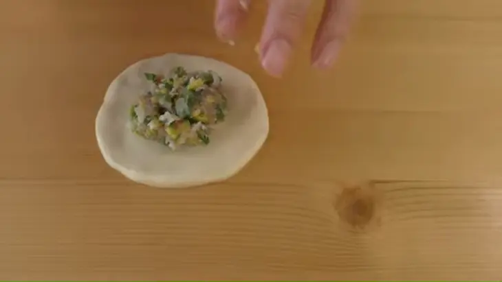 Жареные пирожки с кабачками: шаг 6