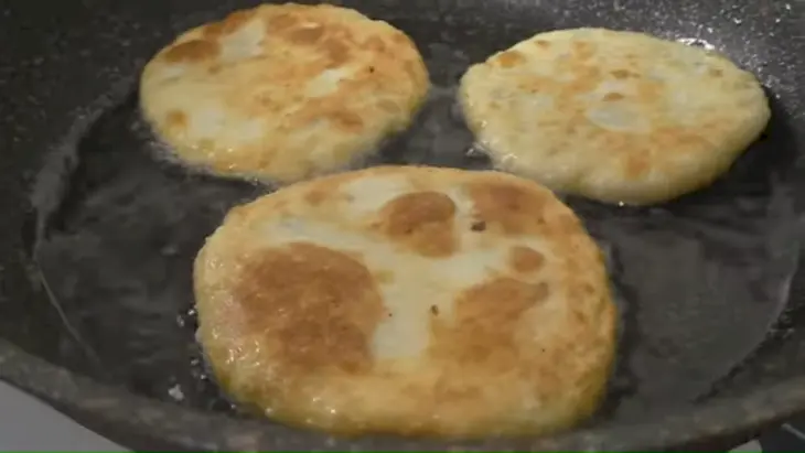 Жареные пирожки с кабачками: шаг 7