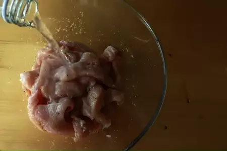 Куриная грудка в очень вкусном кляре: шаг 1