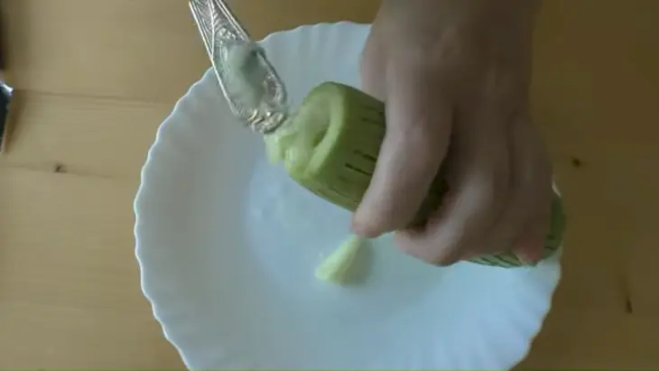 Поцарапанные кабачки фаршированные брынзой / простой рецепт холодной закуски: шаг 3