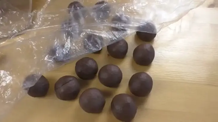Шоколадные булочки в сиропе: шаг 3