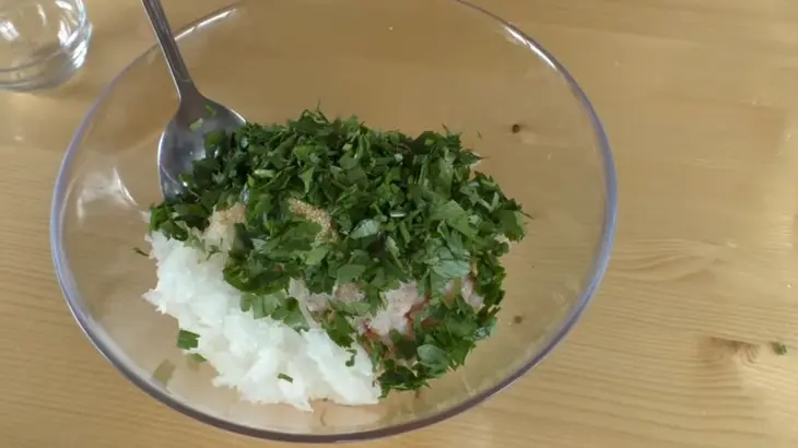 Рецепт запеканки с кабачками, фаршем и сыром: шаг 2