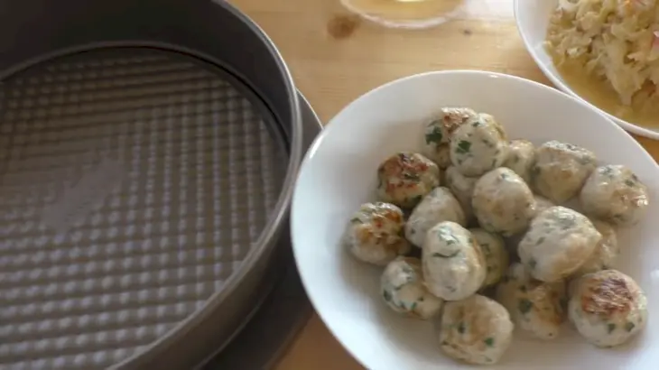 Чудо пирог из лаваша с капустой и фаршем: шаг 4
