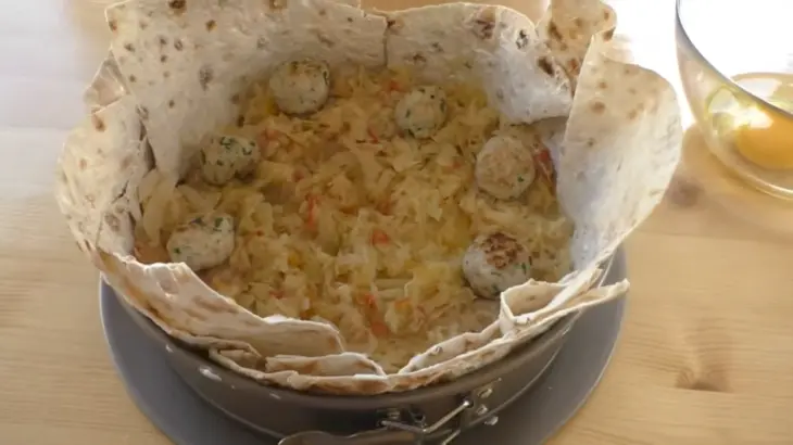 Чудо пирог из лаваша с капустой и фаршем: шаг 5