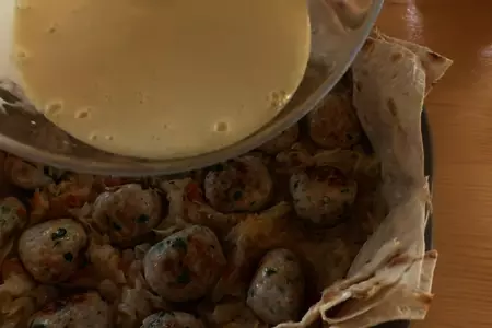 Чудо пирог из лаваша с капустой и фаршем: шаг 6