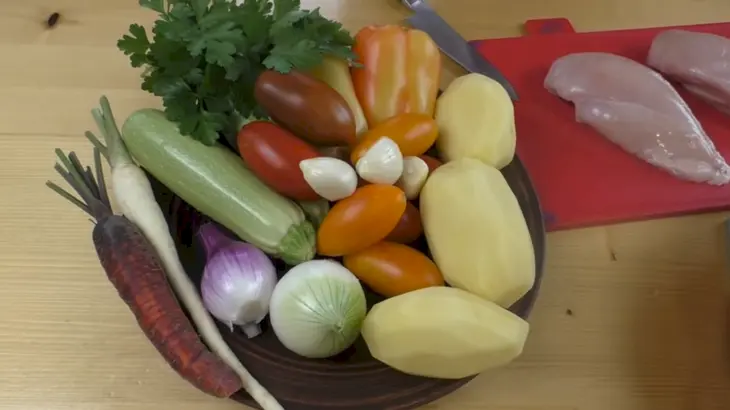 Ароматное жаркое под картофельной крышечкой: шаг 1