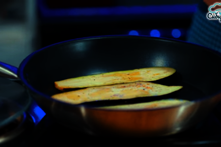 Закуска из баклажанов с помидорами и творожной начинкой: шаг 2