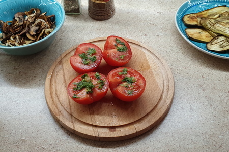 Салат из запеченных баклажанов и помидорами: шаг 3