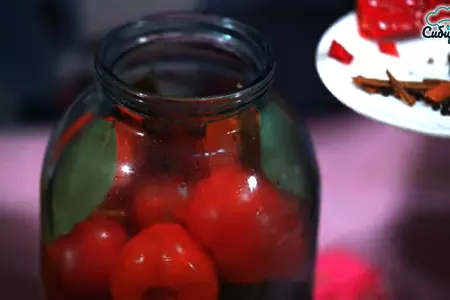 Маринованные помидоры с огурцами без стерилизации и уксуса: шаг 7