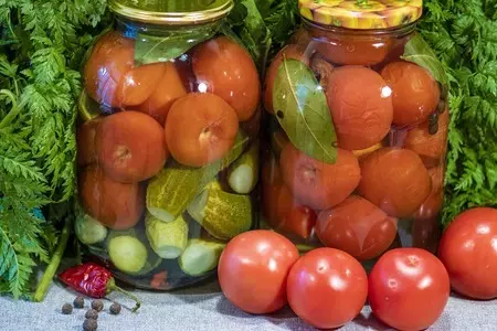 Маринованные помидоры с огурцами без стерилизации и уксуса: шаг 9