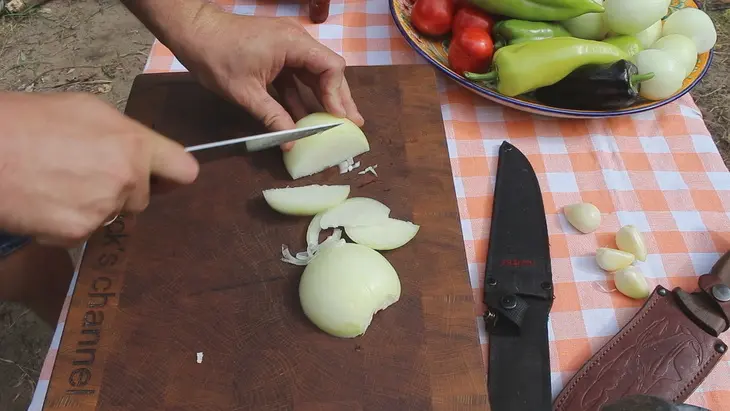 Чахохбили из курицы в казане: шаг 1