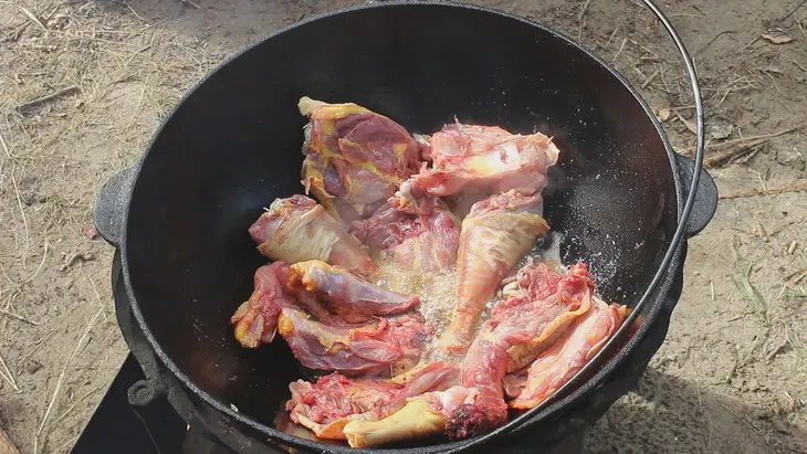 Чахохбили из курицы в казане: шаг 7