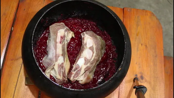 Борщ черниговский с кабачками и яблоками томленый в печи в чугунке: шаг 5