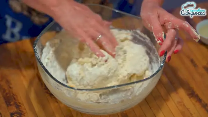 Слоеные сахарные булочки с яблоком и корицей: шаг 4