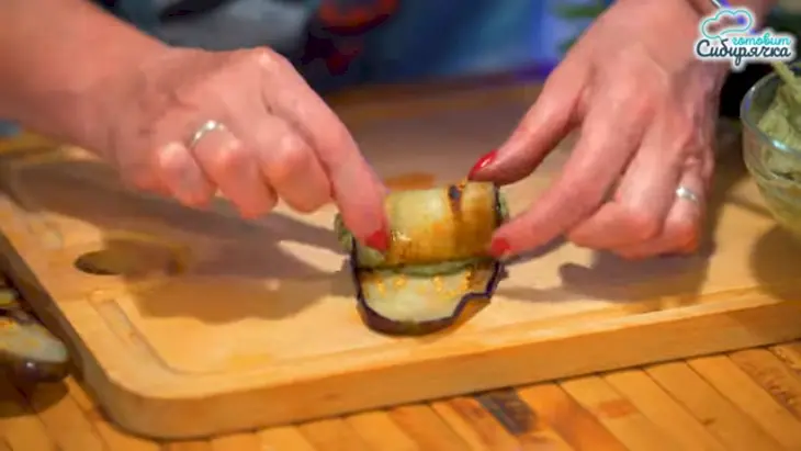 Закуска из баклажанов с грецким орехом и зеленью: шаг 7