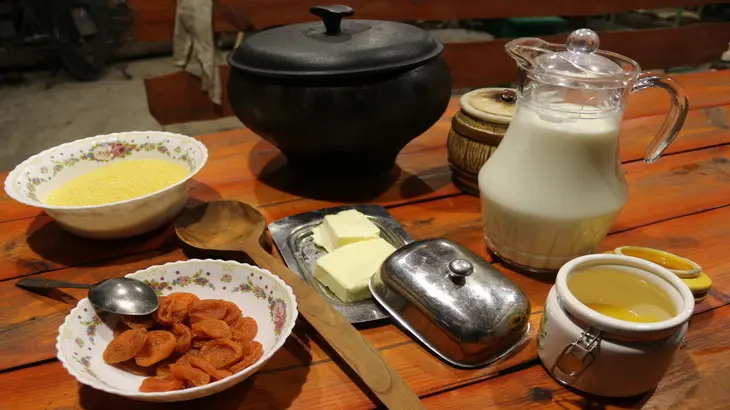 Пшенная каша на молоке с курагой, царская каша в печи: шаг 1