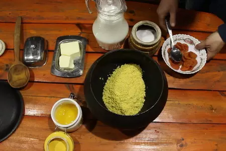 Пшенная каша на молоке с курагой, царская каша в печи: шаг 2