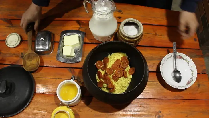 Пшенная каша на молоке с курагой, царская каша в печи: шаг 3